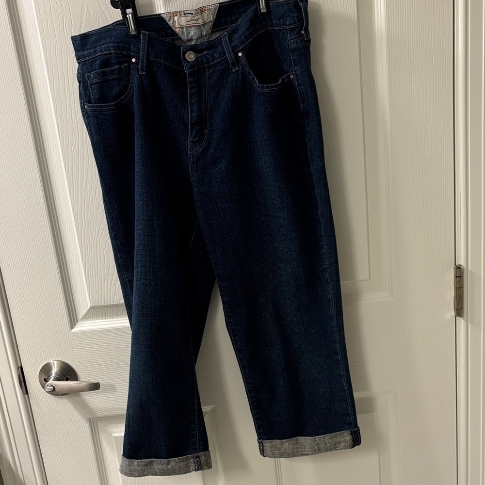 Levi’s capri length pants